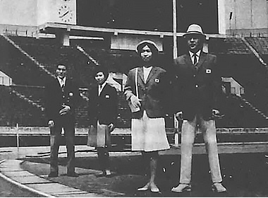 1960 年(昭和 35 年)オリンピック 3 大会で日本選手団に帽子を提供